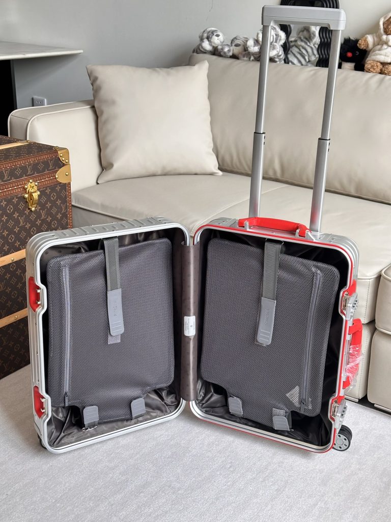 【RIMOWA】オリジナルアルミキャリーケース 21サイズ 限定モデル レザーハンドル仕様 高級感溢れる仕上り セレブ愛用 - 画像 5