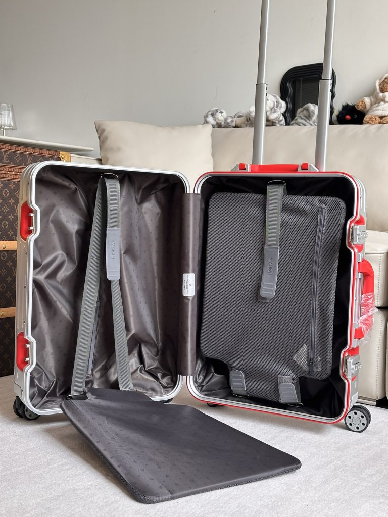 【RIMOWA】オリジナルアルミキャリーケース 21サイズ 限定モデル レザーハンドル仕様 高級感溢れる仕上り セレブ愛用 - 画像 6