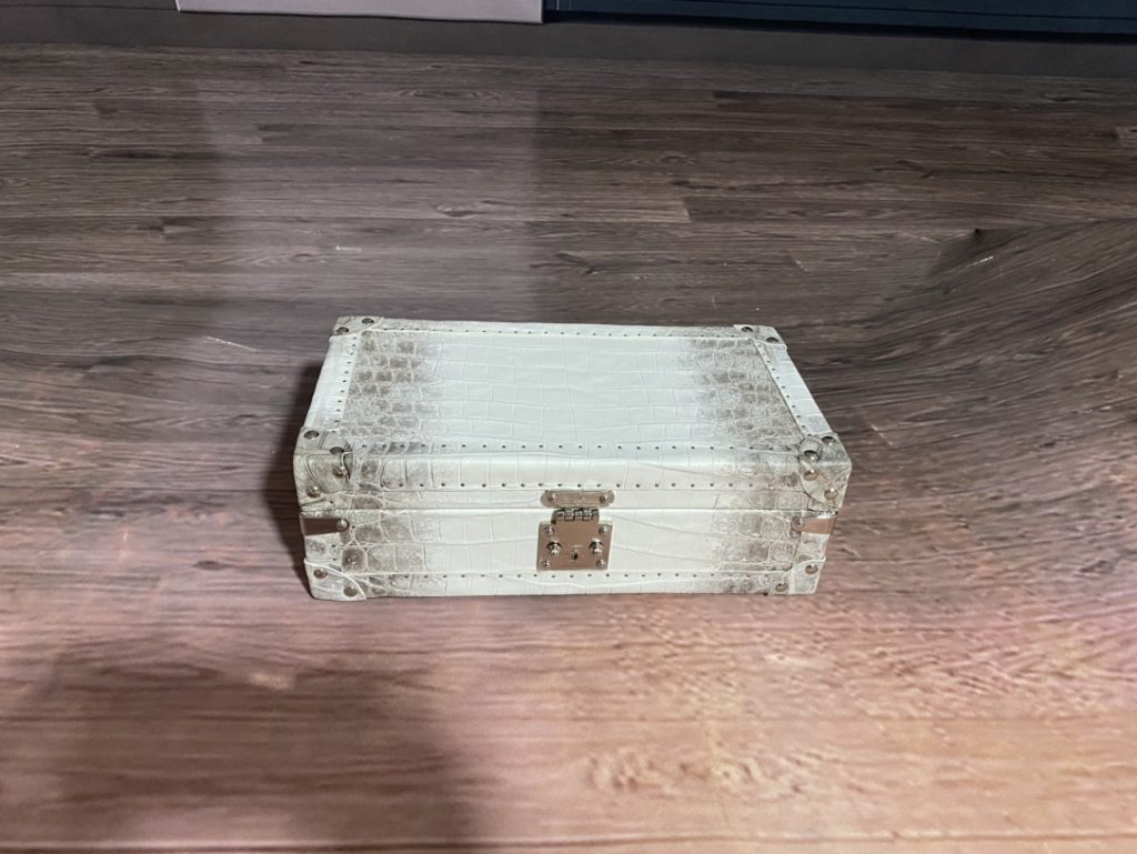 【高級時計ボックス】白ワニ革調 オレンジ内装 収納ケース 9個入り 上品な雰囲気 ギフトに最適 - 画像 2