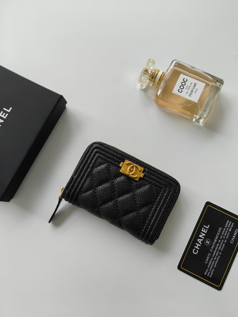 【シャネル】キャビアスキン 長財布 ココマーク金具 上品で高級感あふれるブラックのレディースウォレット - 画像 2