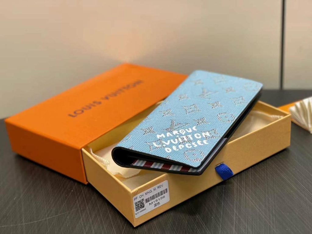ルイヴィトン（LOUIS VUITTON） 長財布 モノグラム クラシックなデザイン 上質なレザー 上品で高級感のある逸品です - 画像 3