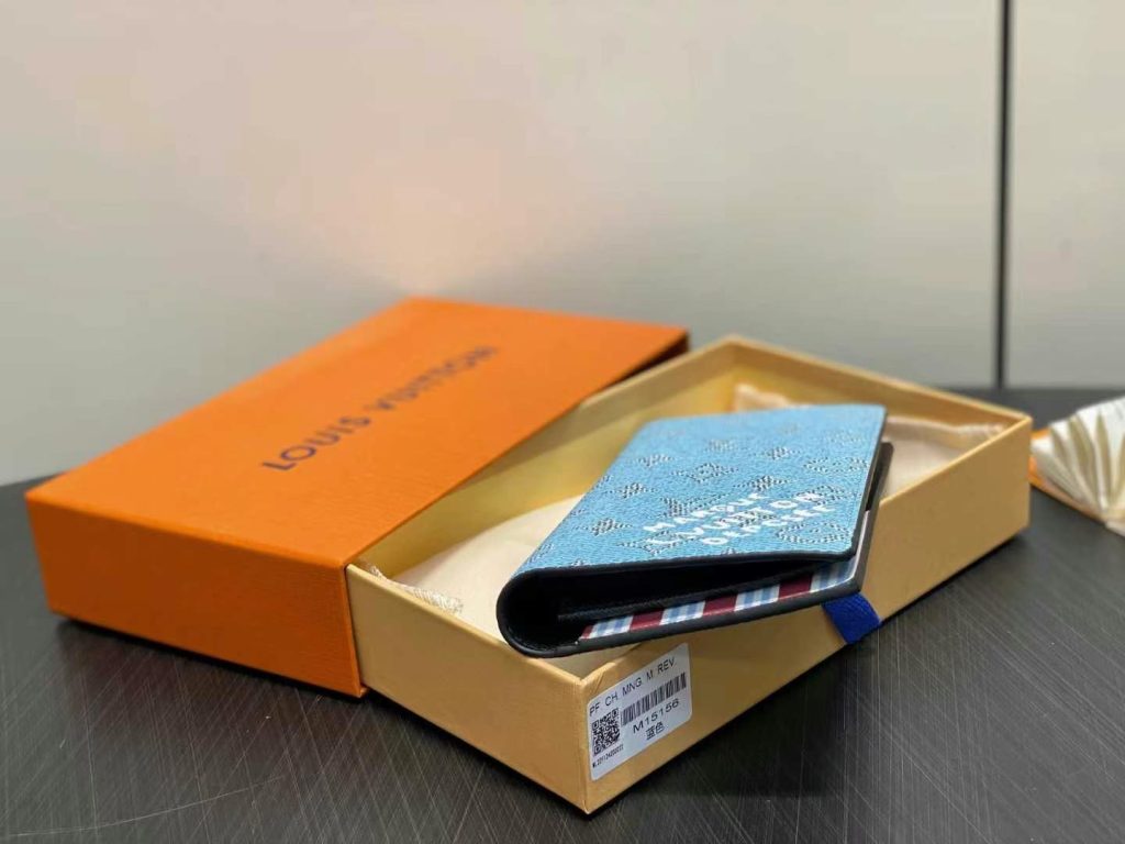 ルイヴィトン（LOUIS VUITTON） 長財布 モノグラム クラシックなデザイン 上質なレザー 上品で高級感のある逸品です - 画像 4