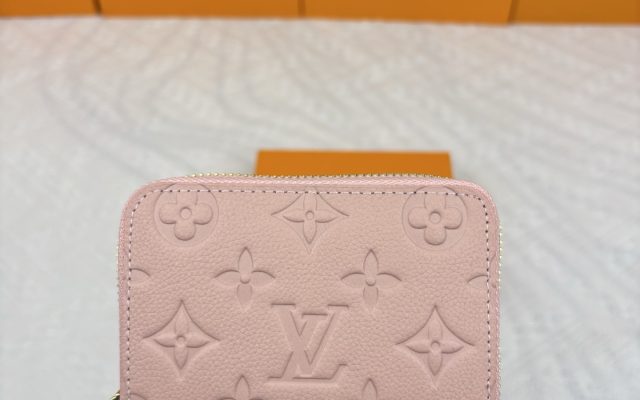 モノグラム系財布を服に合わせるなら見るべき3点