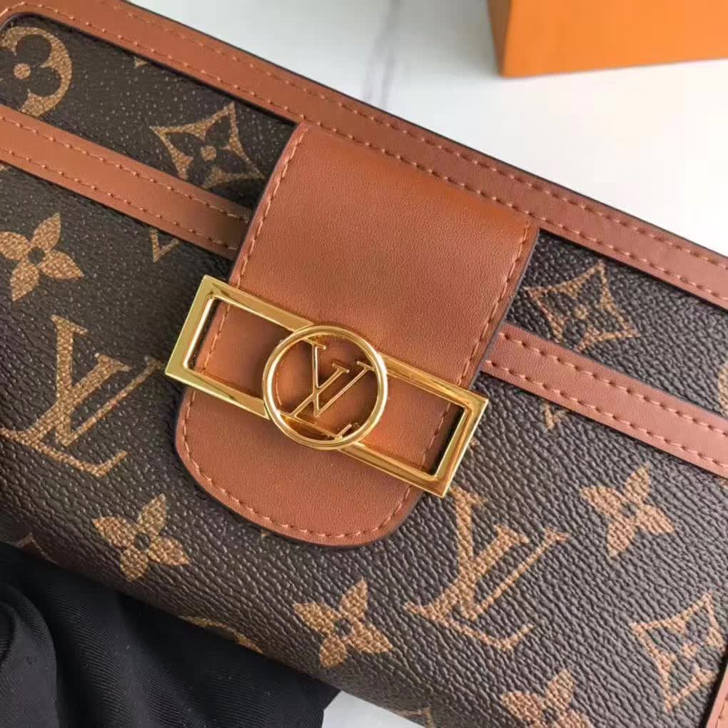 ルイヴィトン(LOUIS VUITTON) 長財布 モノグラム クラシックなデザイン 金具美品 上質な革製 上品で高級感あふれる逸品です - 画像 6