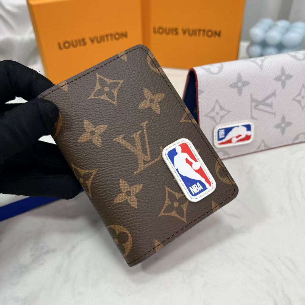 ルイヴィトン（LOUIS VUITTON） 長財布 モノグラム クラシックなデザイン 上品で高級感あふれる逸品です - 画像 3