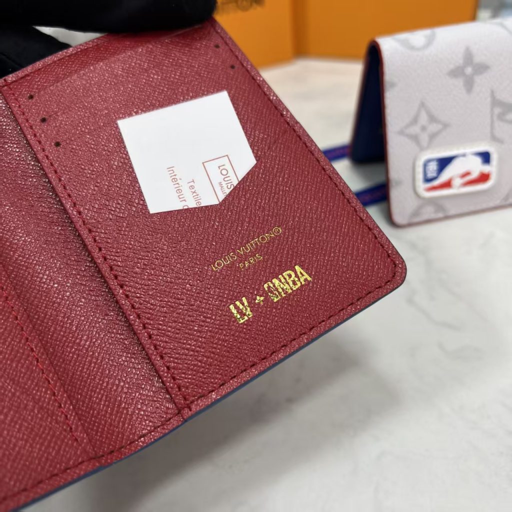 ルイヴィトン（LOUIS VUITTON） 長財布 モノグラム クラシックなデザイン 上品で高級感あふれる逸品です - 画像 5