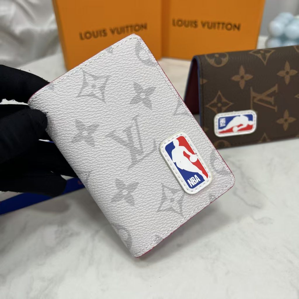 ルイヴィトン（LOUIS VUITTON） 長財布 モノグラム クラシックなデザイン 上品で高級感あふれる逸品です - 画像 7