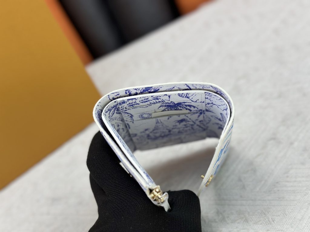 ルイ・ヴィトン モノグラムキャンバス 上品な長財布 レディースのギフトに最適な定番モデル - 画像 8