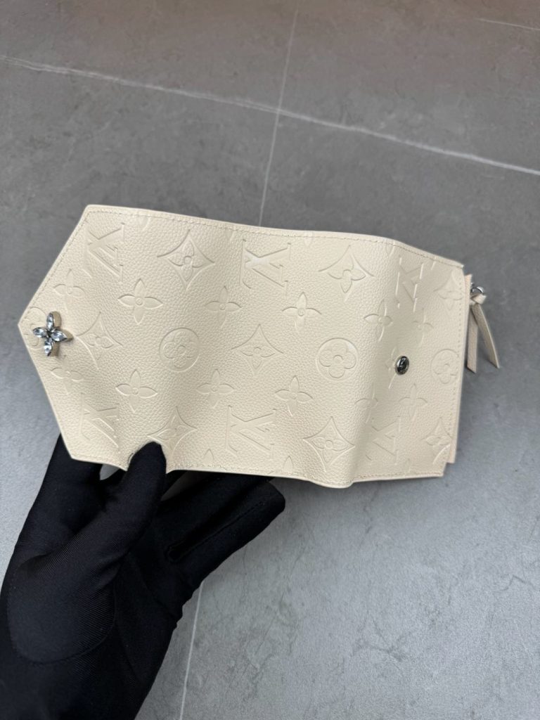 ルイ・ヴィトン モノグラムキャンバス 上品な長財布 レディースへのギフトに最適な定番モデル - 画像 3