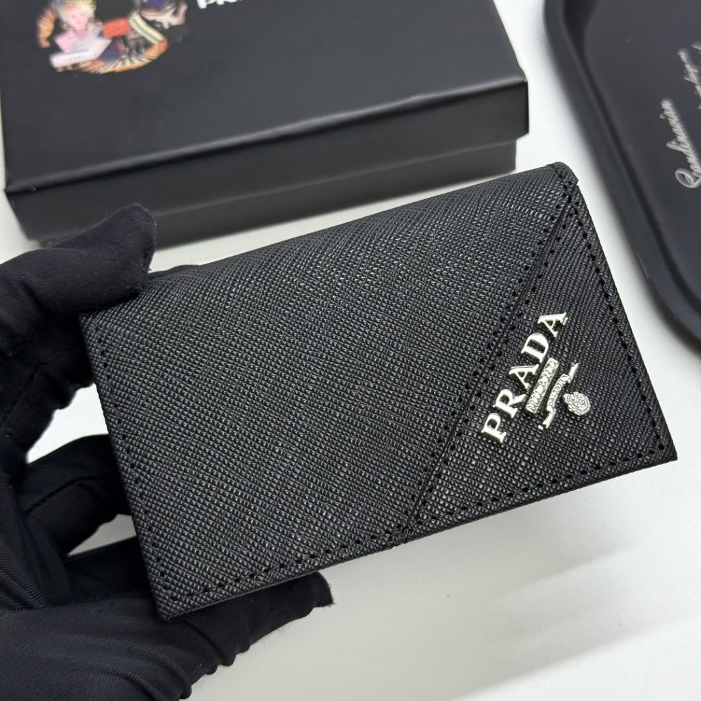 プラダ モノグラムキャンバス 上品な長財布 レディース向け ギフトにも最適 - 画像 2