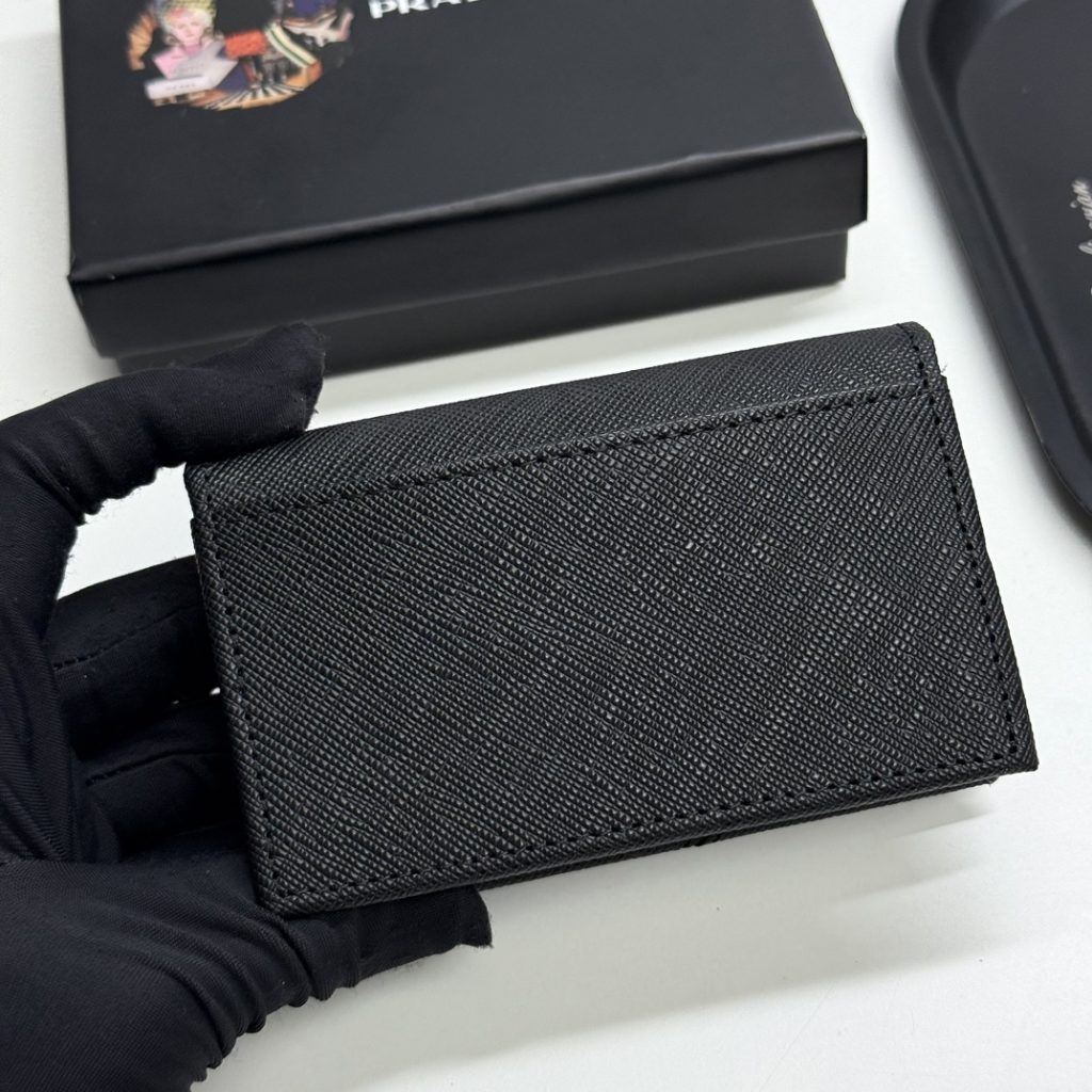 プラダ モノグラムキャンバス 上品な長財布 レディース向け ギフトにも最適 - 画像 4