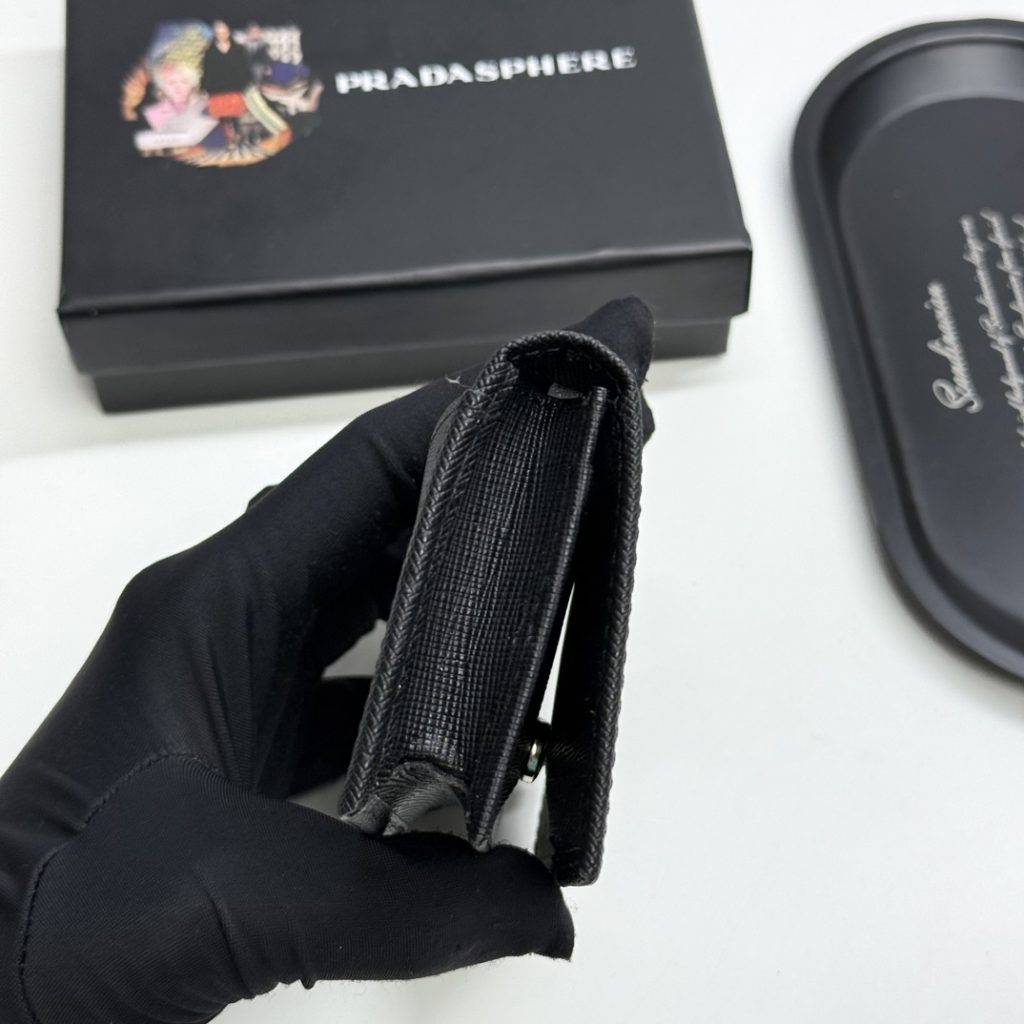 プラダ モノグラムキャンバス 上品な長財布 レディース向け ギフトにも最適 - 画像 5