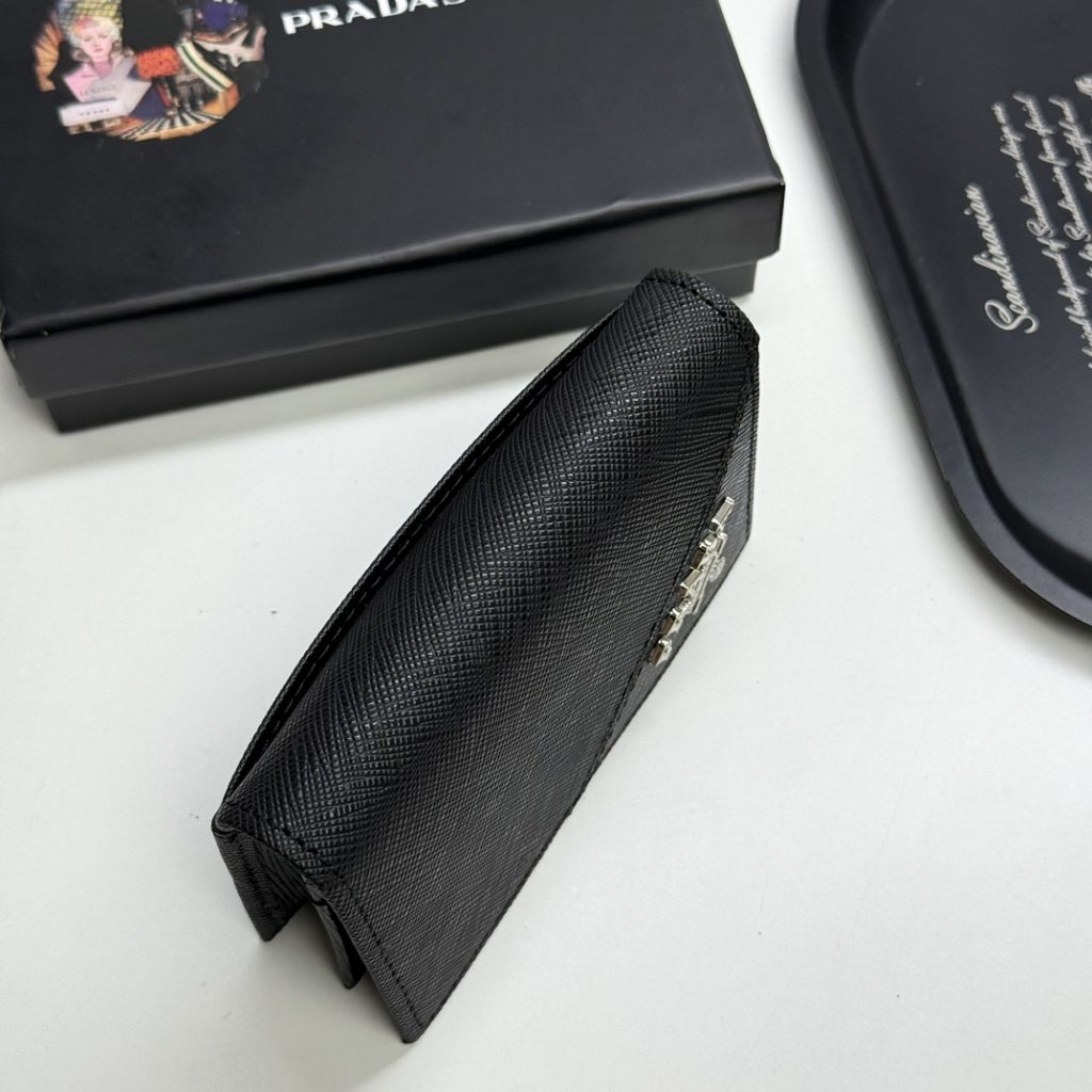 プラダ モノグラムキャンバス 上品な長財布 レディース向け ギフトにも最適 - 画像 6