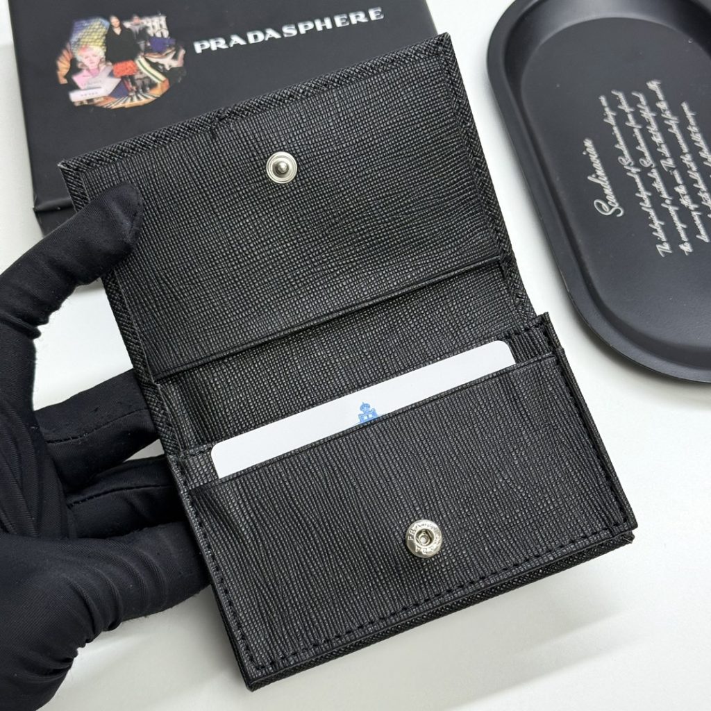 プラダ モノグラムキャンバス 上品な長財布 レディース向け ギフトにも最適 - 画像 8