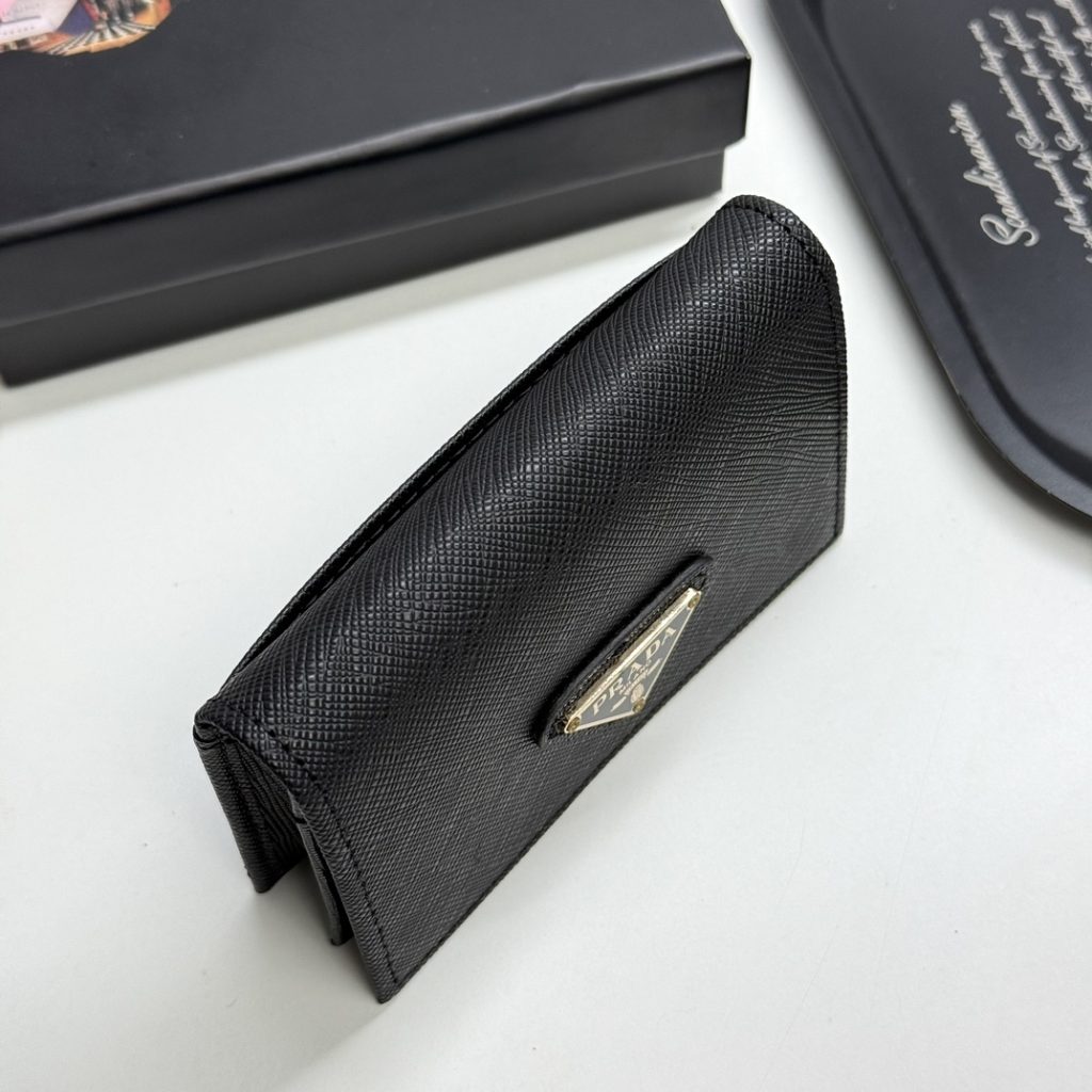 プラダ モノグラムキャンバス 上品な長財布 レディース ギフトにも最適な定番モデル - 画像 6