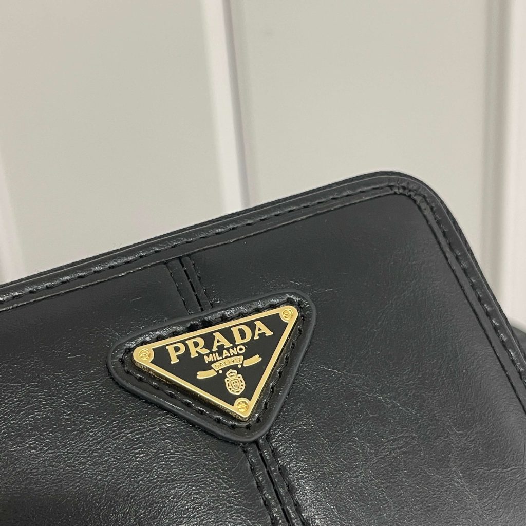 プラダ モノグラムキャンバス 上品で実用的な長財布 レディースのギフトにも最適 - 画像 4