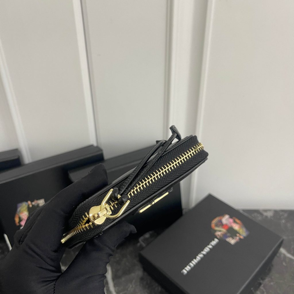 プラダ モノグラムキャンバス 上品で実用的な長財布 レディースのギフトにも最適 - 画像 6