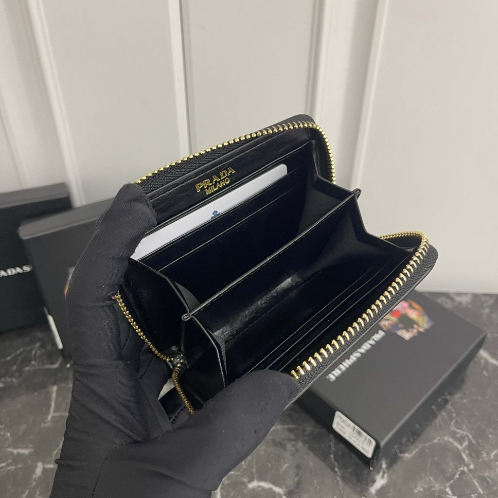 プラダ モノグラムキャンバス 上品で実用的な長財布 レディースのギフトにも最適 - 画像 7