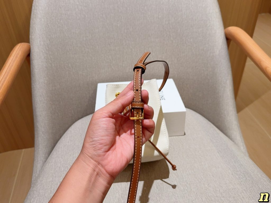 セリーヌ ショルダーバッグ エレガントで上質なレザー使用 レディース向け長く愛用できる定番モデル - 画像 8