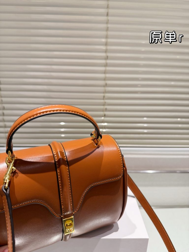 セリーヌ ショルダーバッグ 上質なレザーと洗練されたデザイン 大人女性に似合う長く愛用できる一品 - 画像 2