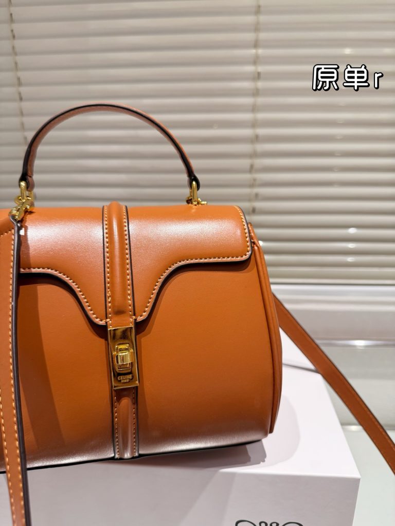 セリーヌ ショルダーバッグ 上質なレザーと洗練されたデザイン 大人女性に似合う長く愛用できる一品 - 画像 3