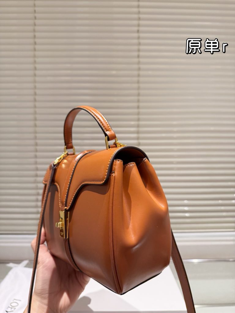 セリーヌ ショルダーバッグ 上質なレザーと洗練されたデザイン 大人女性に似合う長く愛用できる一品 - 画像 5