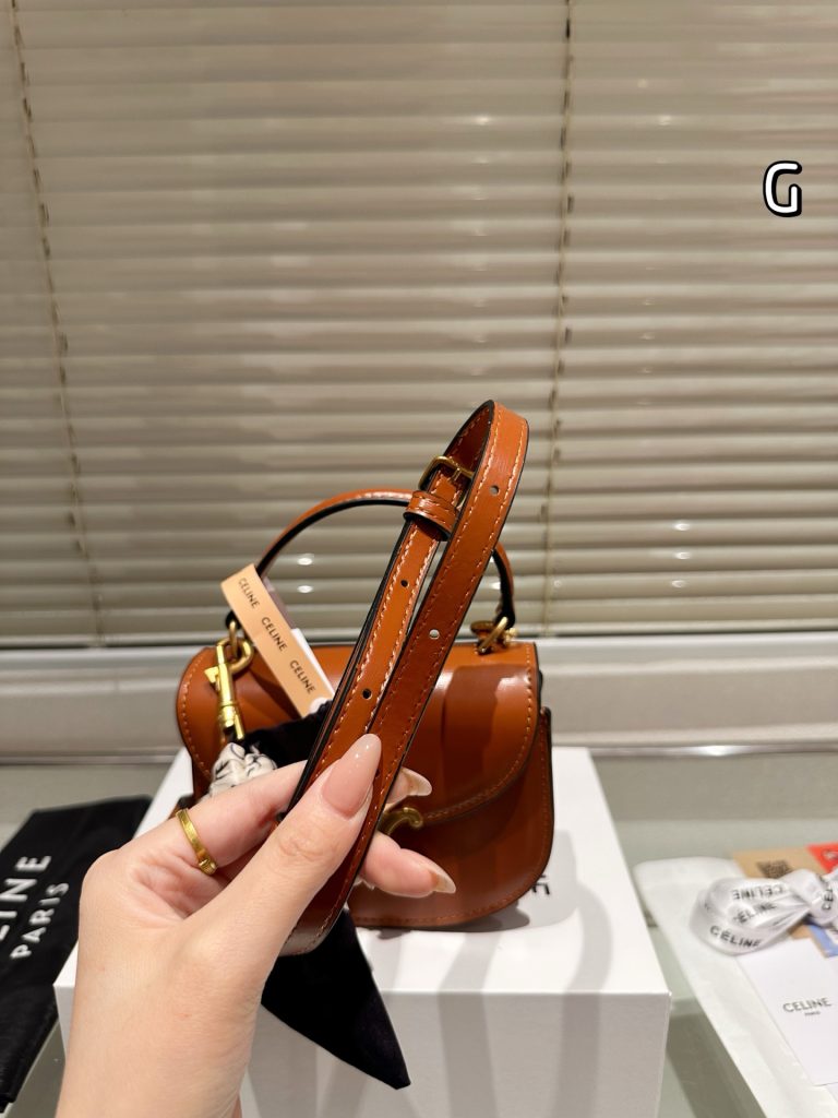 セリーヌ ショルダーバッグ 上質なモノグラムキャンバス 洗練されたデザインで長く愛用できる レディース人気モデル - 画像 4