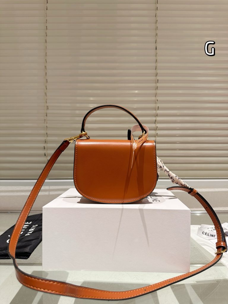 セリーヌ ショルダーバッグ 上質なモノグラムキャンバス 洗練されたデザインで長く愛用できる レディース人気モデル - 画像 7