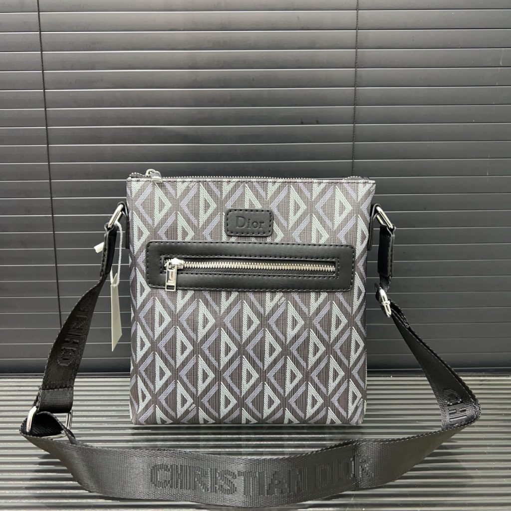 Diorディオール ショルダーバッグ 上質なモノグラムキャンバス 洗練されたデザインでギフトにも最適 - 画像 3