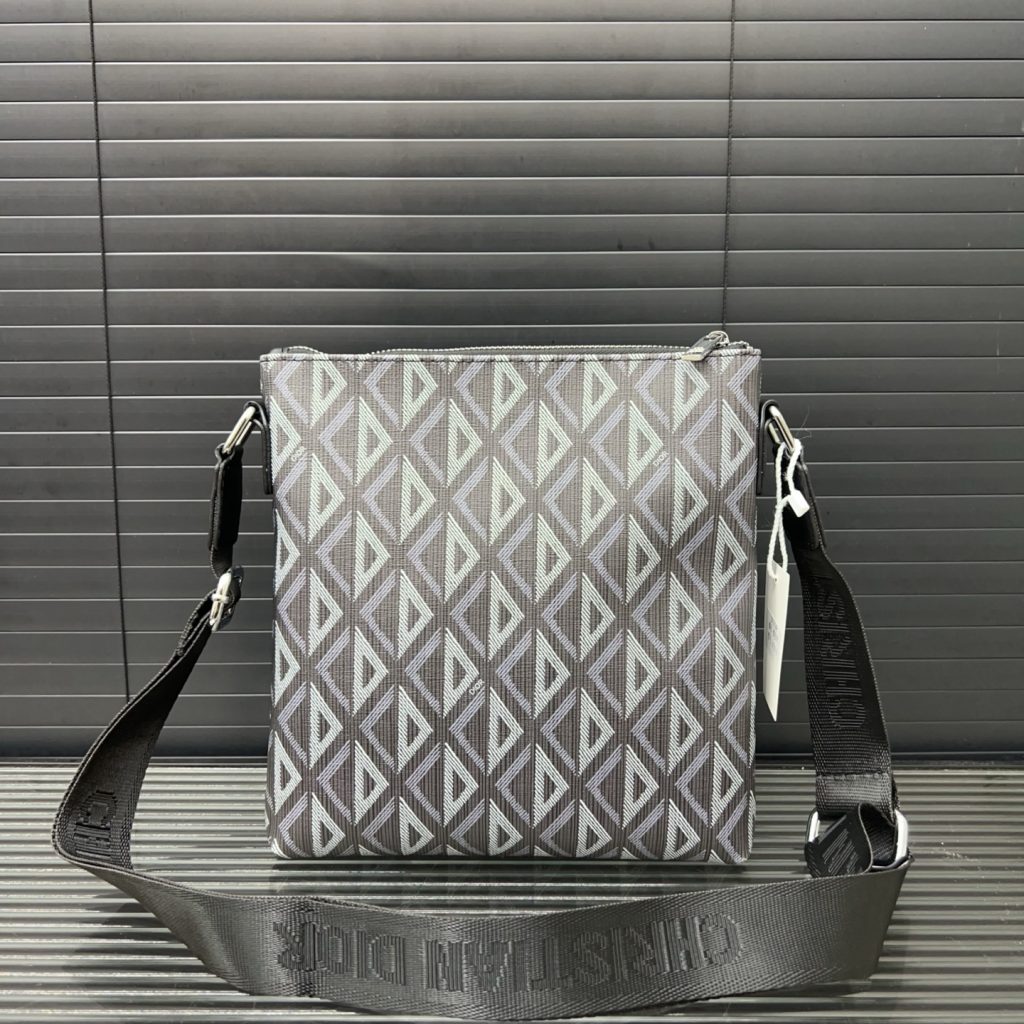 Diorディオール ショルダーバッグ 上質なモノグラムキャンバス 洗練されたデザインでギフトにも最適 - 画像 4