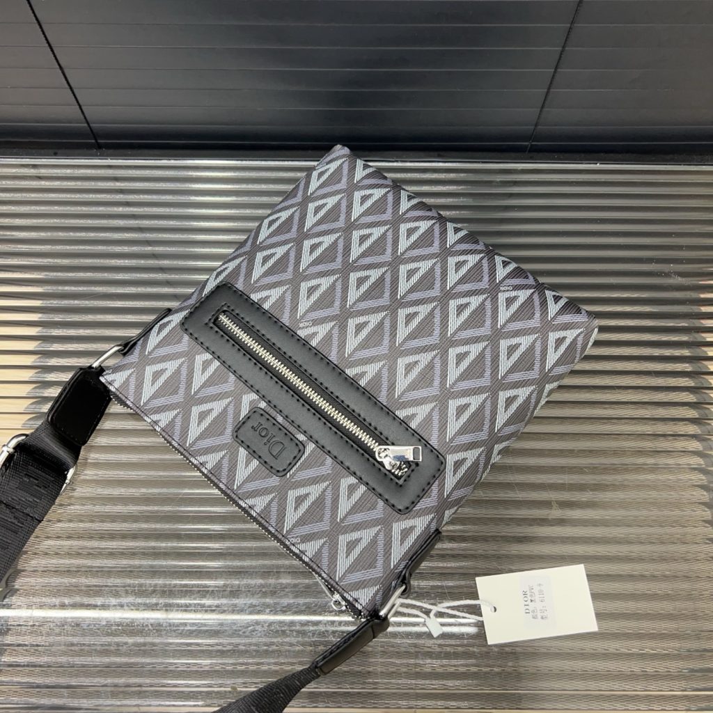 Diorディオール ショルダーバッグ 上質なモノグラムキャンバス 洗練されたデザインでギフトにも最適 - 画像 5