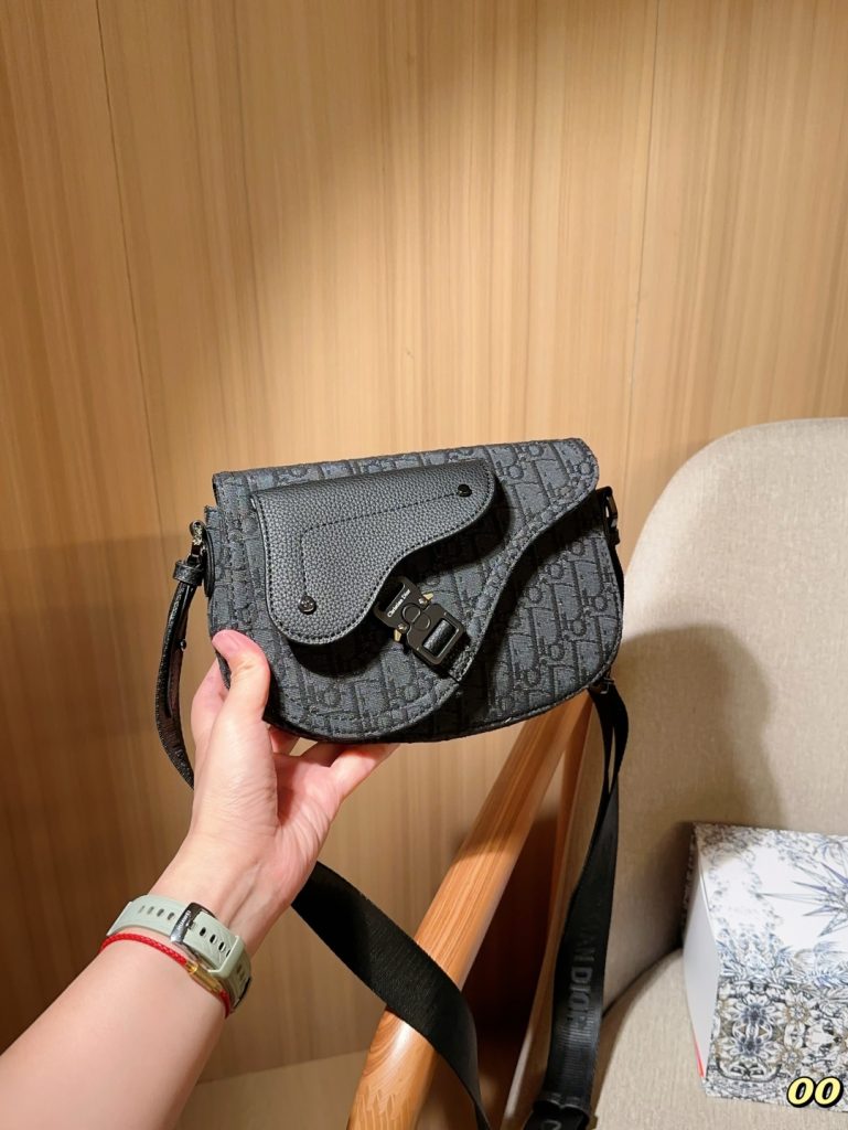 Diorディオール ショルダーバッグ モノグラムキャンバス 上品なデザイン レディース ギフトにも最適 - 画像 3