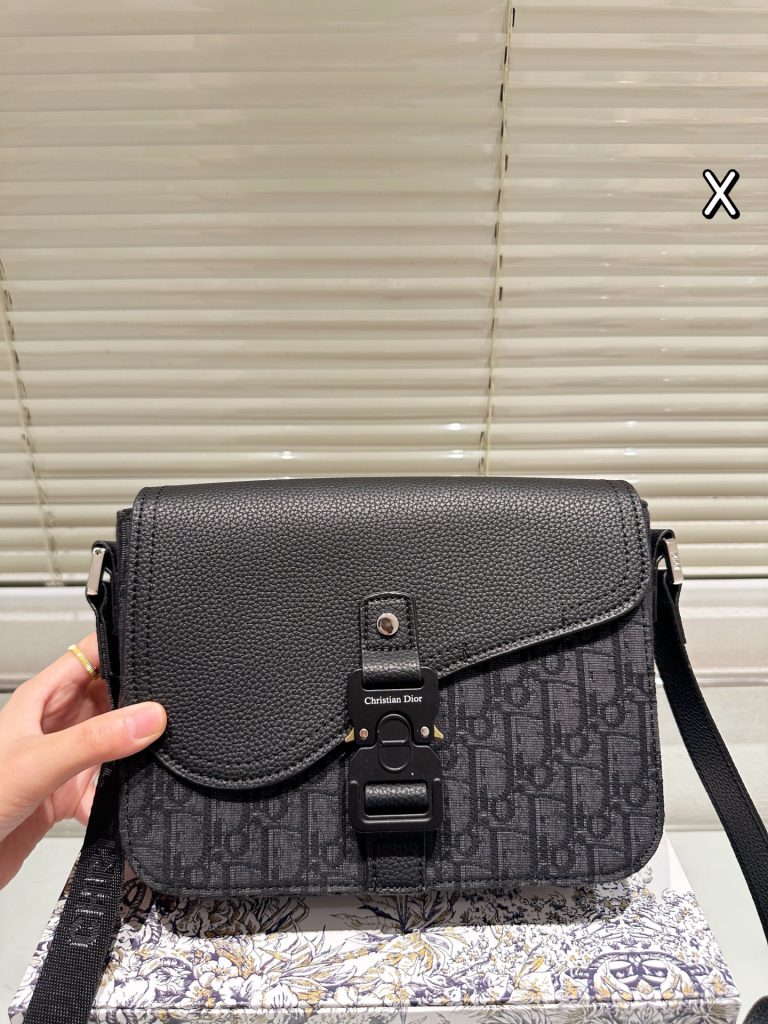 ディオール DIOR Saddle メッセンジャーバッグ モノグラムキャンバス 上品なショルダーバッグ レディース向け 長く愛用できる定番モデル - 画像 3