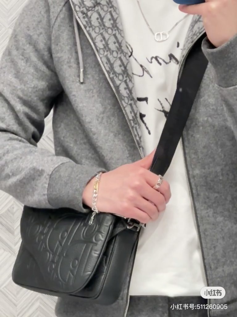 Diorディオール ショルダーバッグ モノグラムキャンバス 上品なデザイン レディース向け 長く愛用できる定番モデル - 画像 4