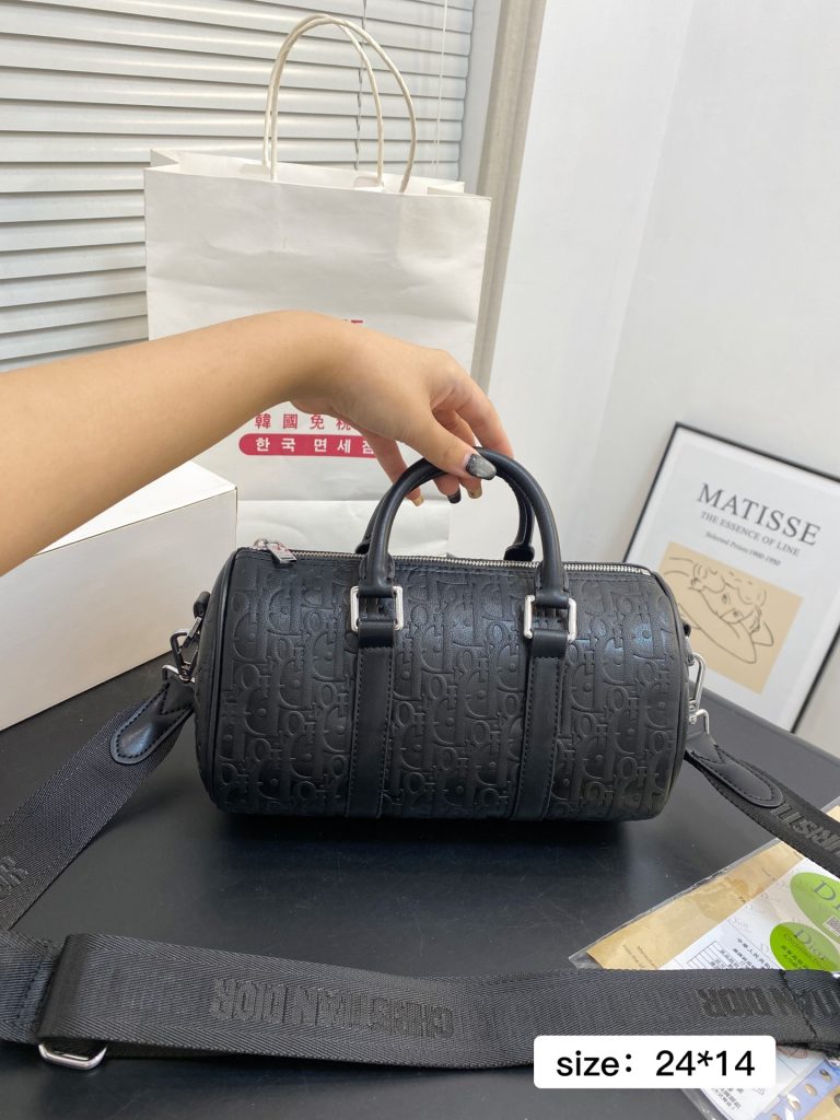 Diorディオール ショルダーバッグ 上品なモノグラムキャンバス レディースに人気の長く愛用できるデザイン - 画像 2