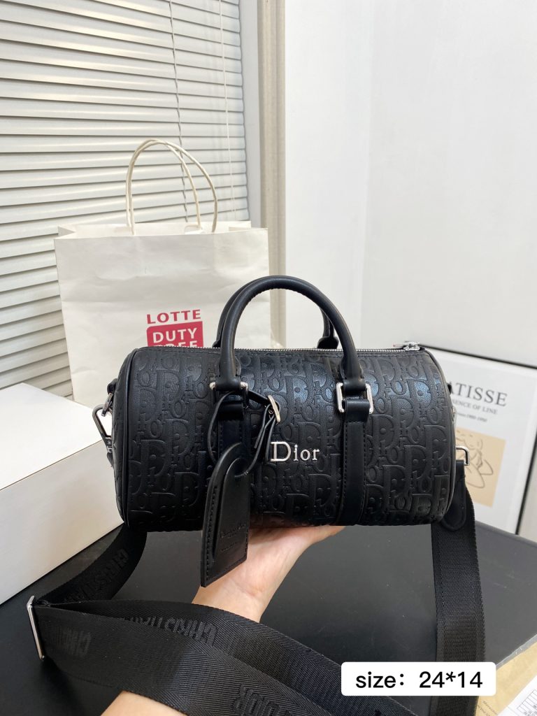 Diorディオール ショルダーバッグ 上品なモノグラムキャンバス レディースに人気の長く愛用できるデザイン - 画像 4
