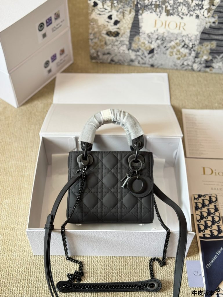 Diorディオール ショルダーバッグ モノグラムキャンバス 上品で実用的なデザイン レディース向け 長く愛用できる定番モデル - 画像 4