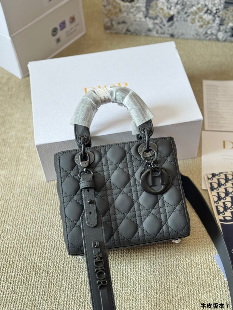 Diorディオール ショルダーバッグ モノグラムキャンバス 上品で実用的なデザイン レディース向け 長く愛用できる定番モデル - 画像 7