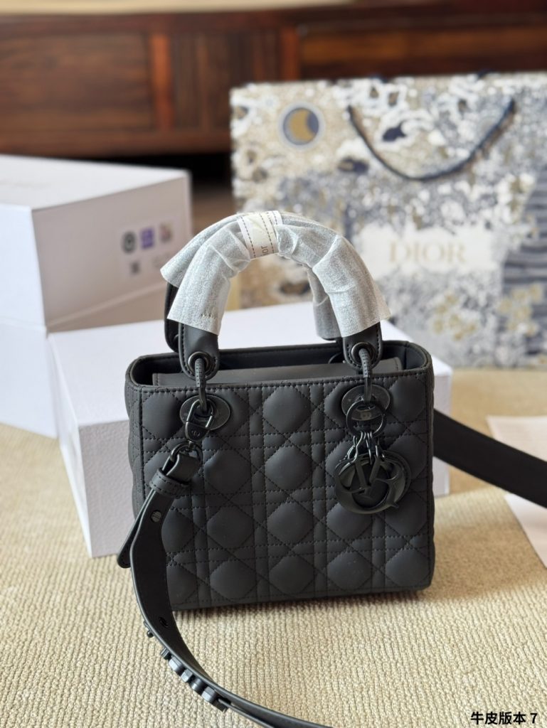 Diorディオール ショルダーバッグ モノグラムキャンバス 上品で実用的なデザイン レディース向け 長く愛用できる定番モデル - 画像 8