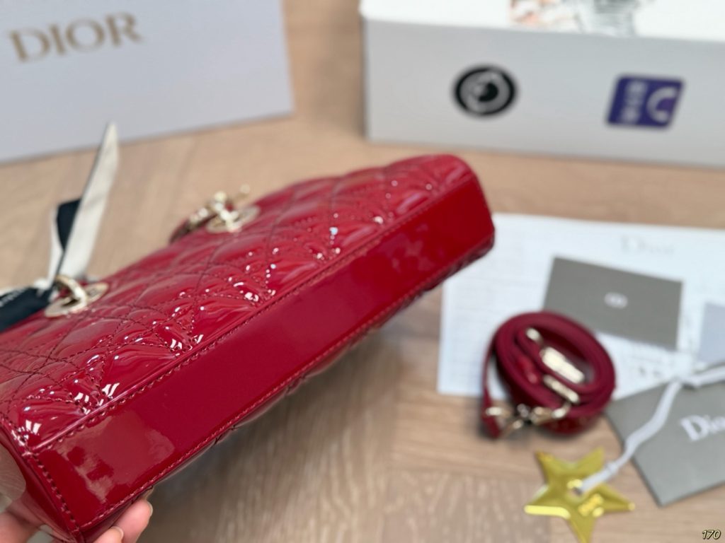 Diorディオール ショルダーバッグ 上品なモノグラムキャンバス レディースに人気の長く愛用できるデザイン - 画像 7