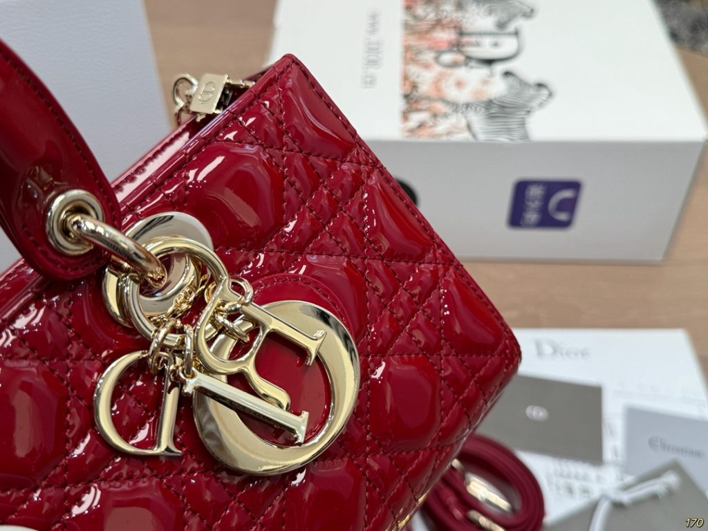 Diorディオール ショルダーバッグ 上品なモノグラムキャンバス レディースに人気の長く愛用できるデザイン - 画像 8