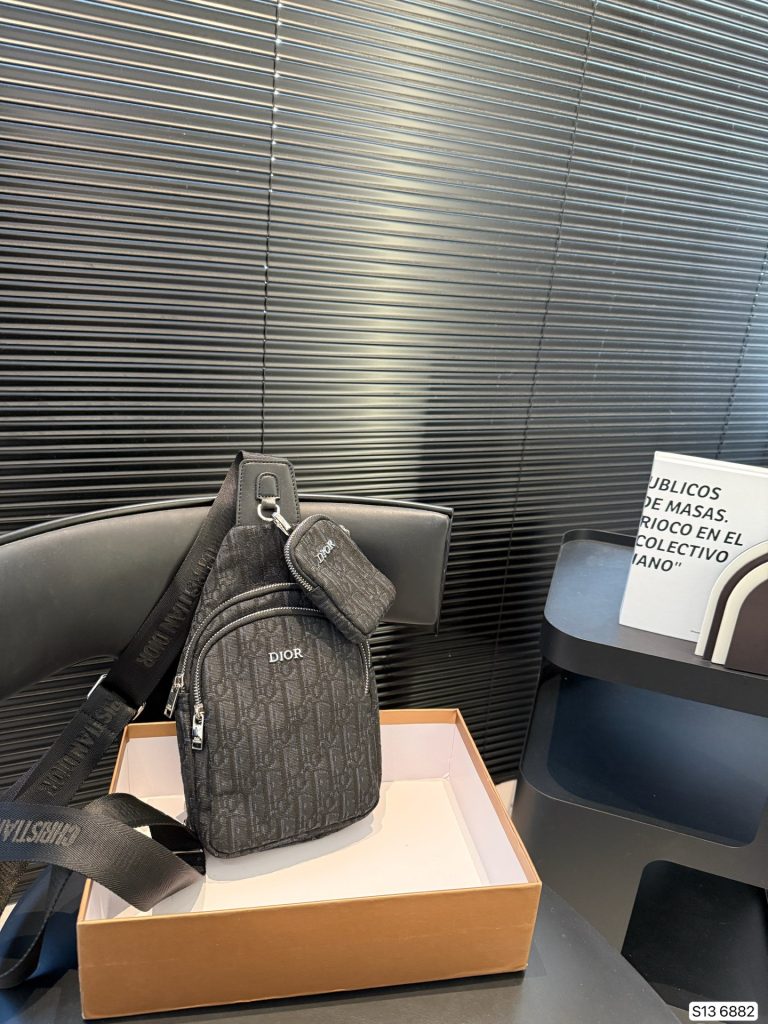 Diorディオール ショルダーバッグ エレガントで上質なレザー使用 レディース向けギフトにも最適 - 画像 4