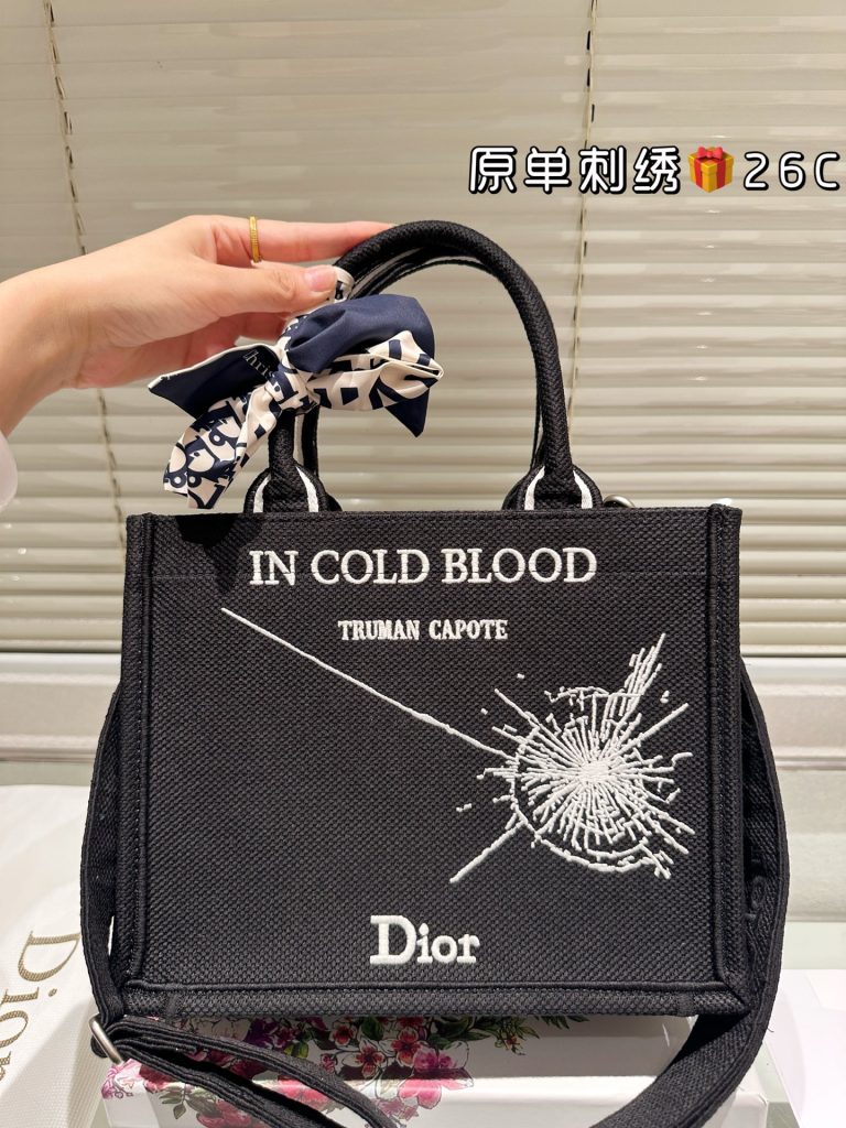Diorディオール ショルダーバッグ 上品なモノグラムキャンバス仕様 レディースに人気の長く愛用できる定番モデル - 画像 3