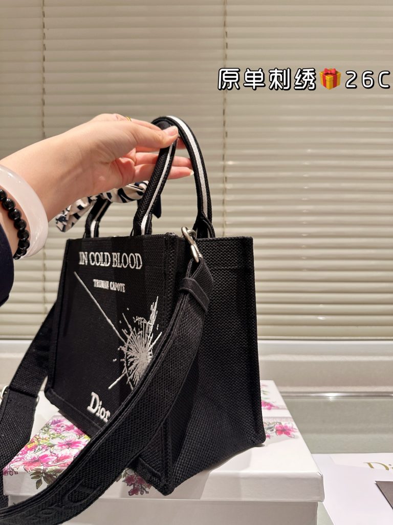 Diorディオール ショルダーバッグ 上品なモノグラムキャンバス仕様 レディースに人気の長く愛用できる定番モデル - 画像 7