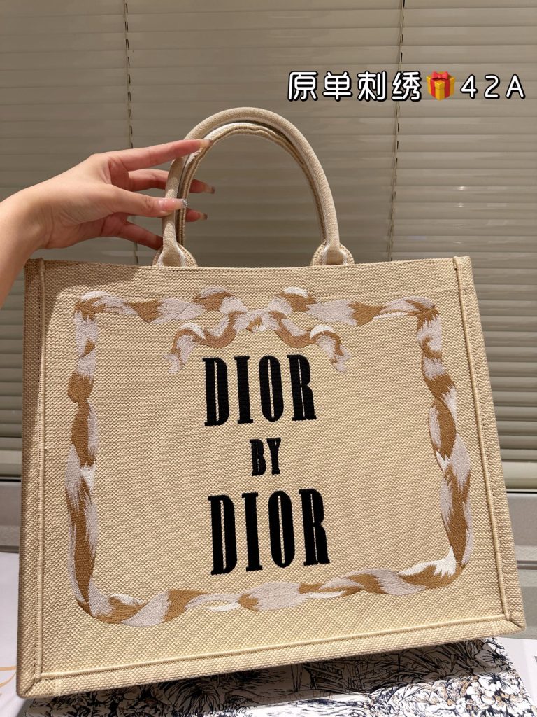 Diorディオール Book Tote ブックトート ショルダーバッグ 上品なモノグラムキャンバス レディースに人気の定番モデル - 画像 2