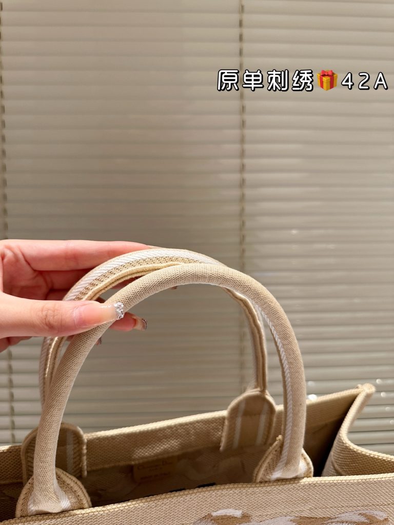 Diorディオール Book Tote ブックトート ショルダーバッグ 上品なモノグラムキャンバス レディースに人気の定番モデル - 画像 4