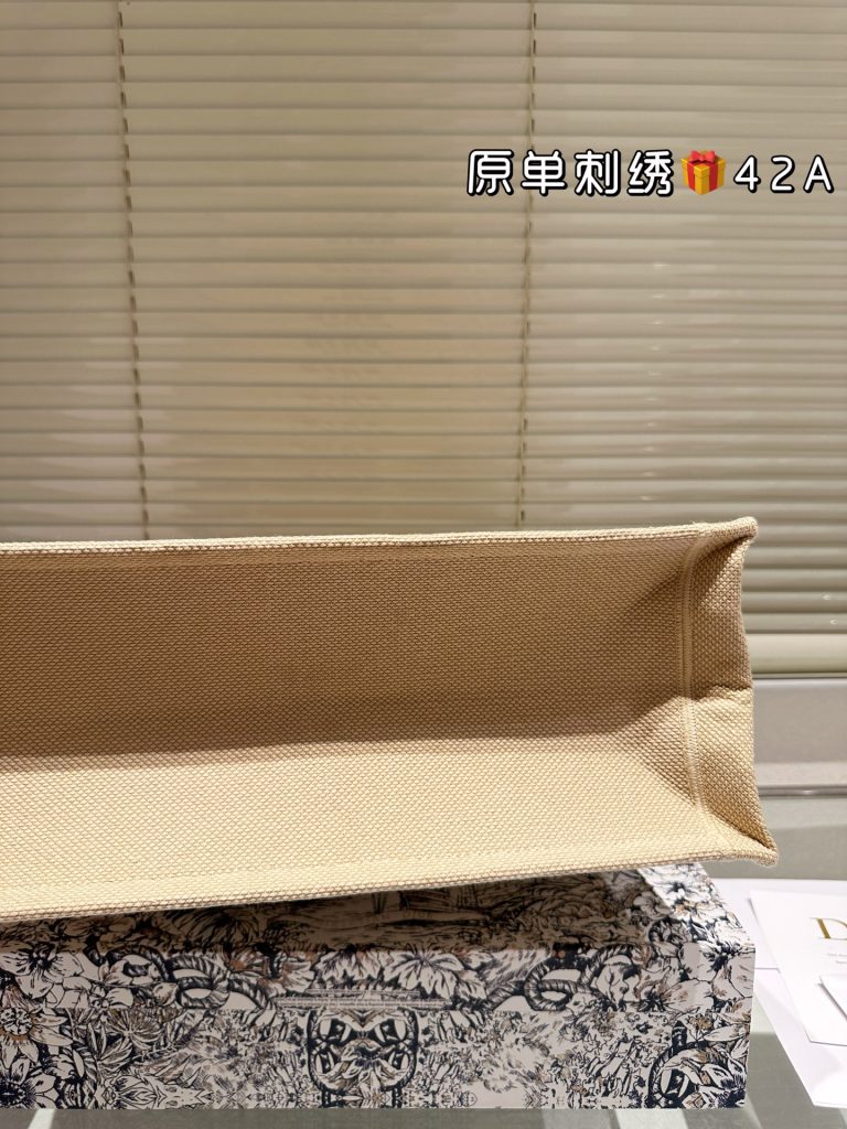 Diorディオール Book Tote ブックトート ショルダーバッグ 上品なモノグラムキャンバス レディースに人気の定番モデル - 画像 8