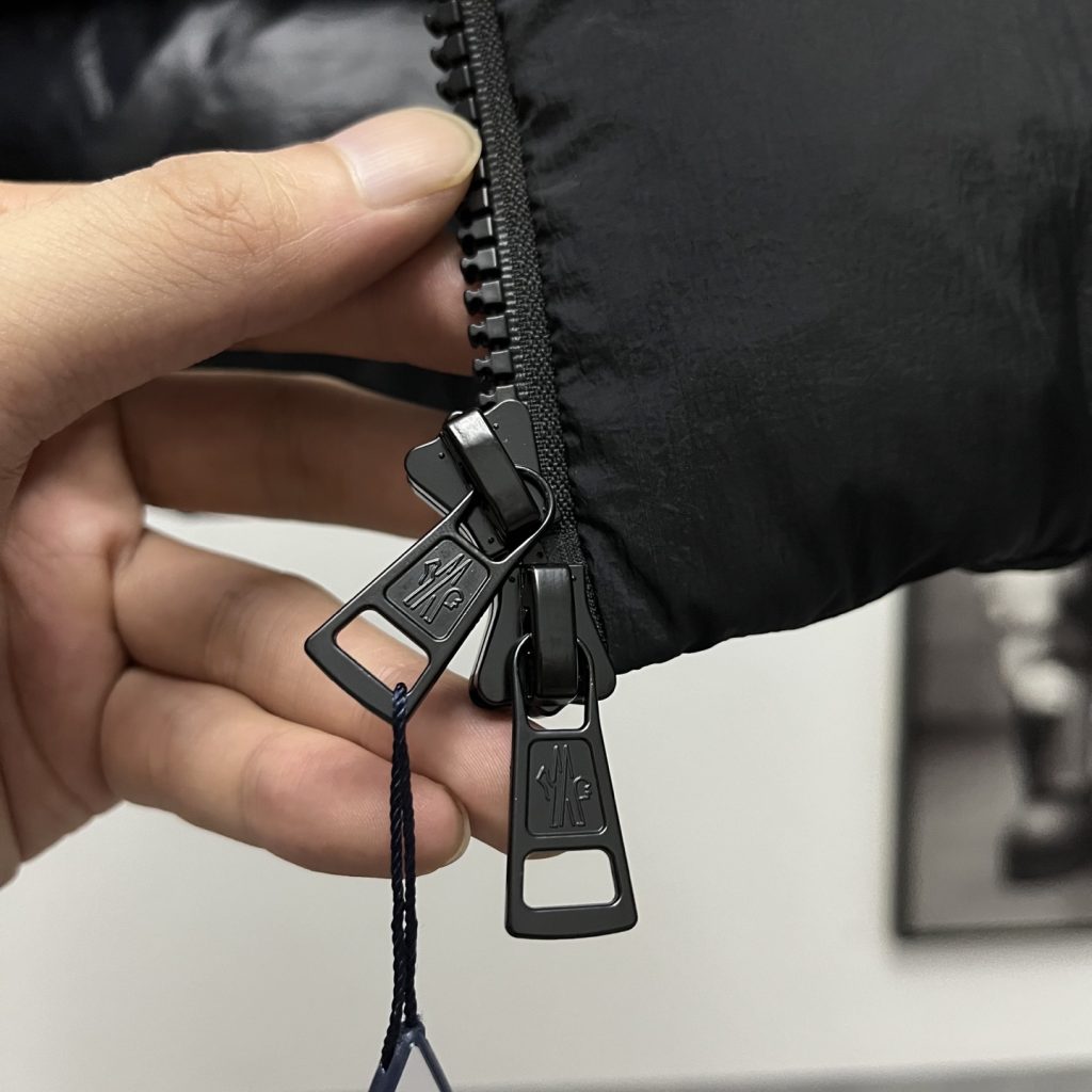 Monclerモンクレール メンズ パッカーパーカー 黒 1色入 - 画像 2