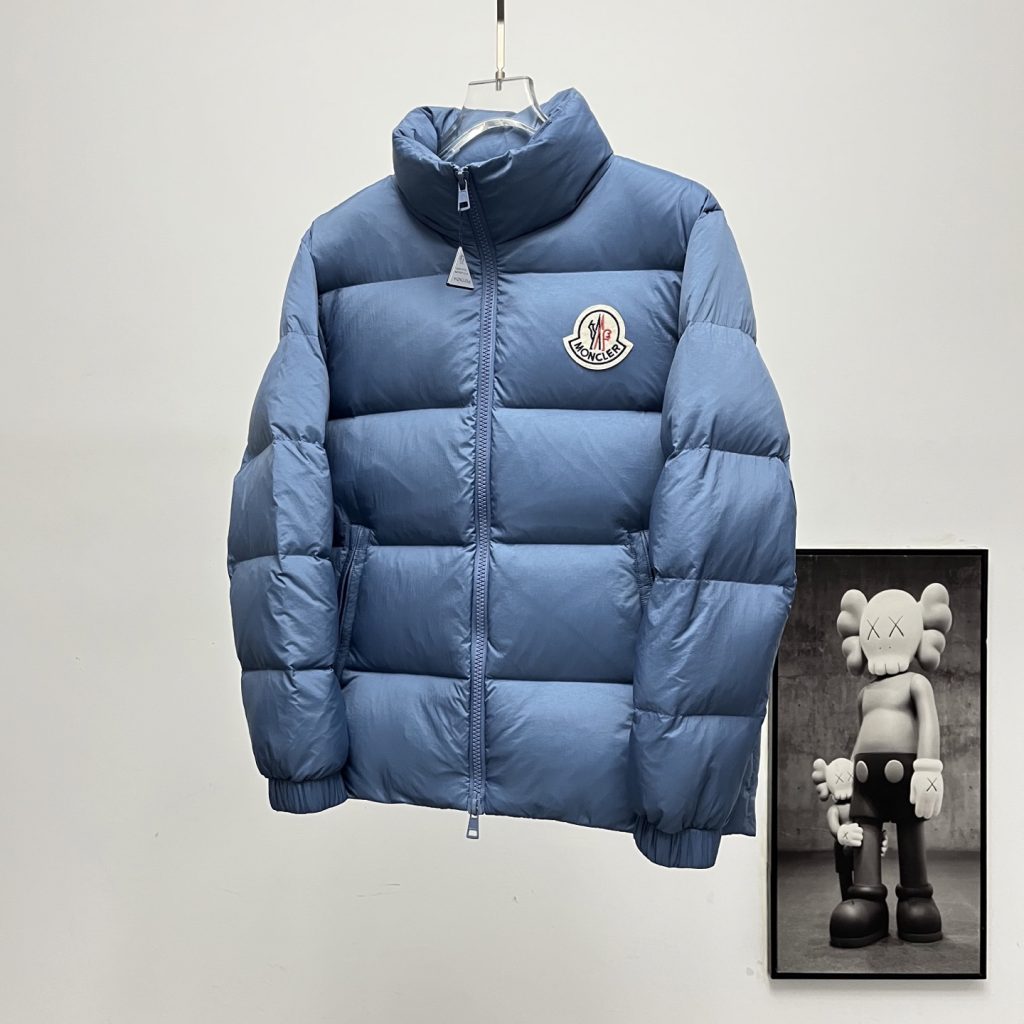 Monclerモンクレール ブルゾン ブルー 保温性抜群 スタイリッシュなデザイン シンプルな色合い ファッション性高い冬の必需品 - 画像 3