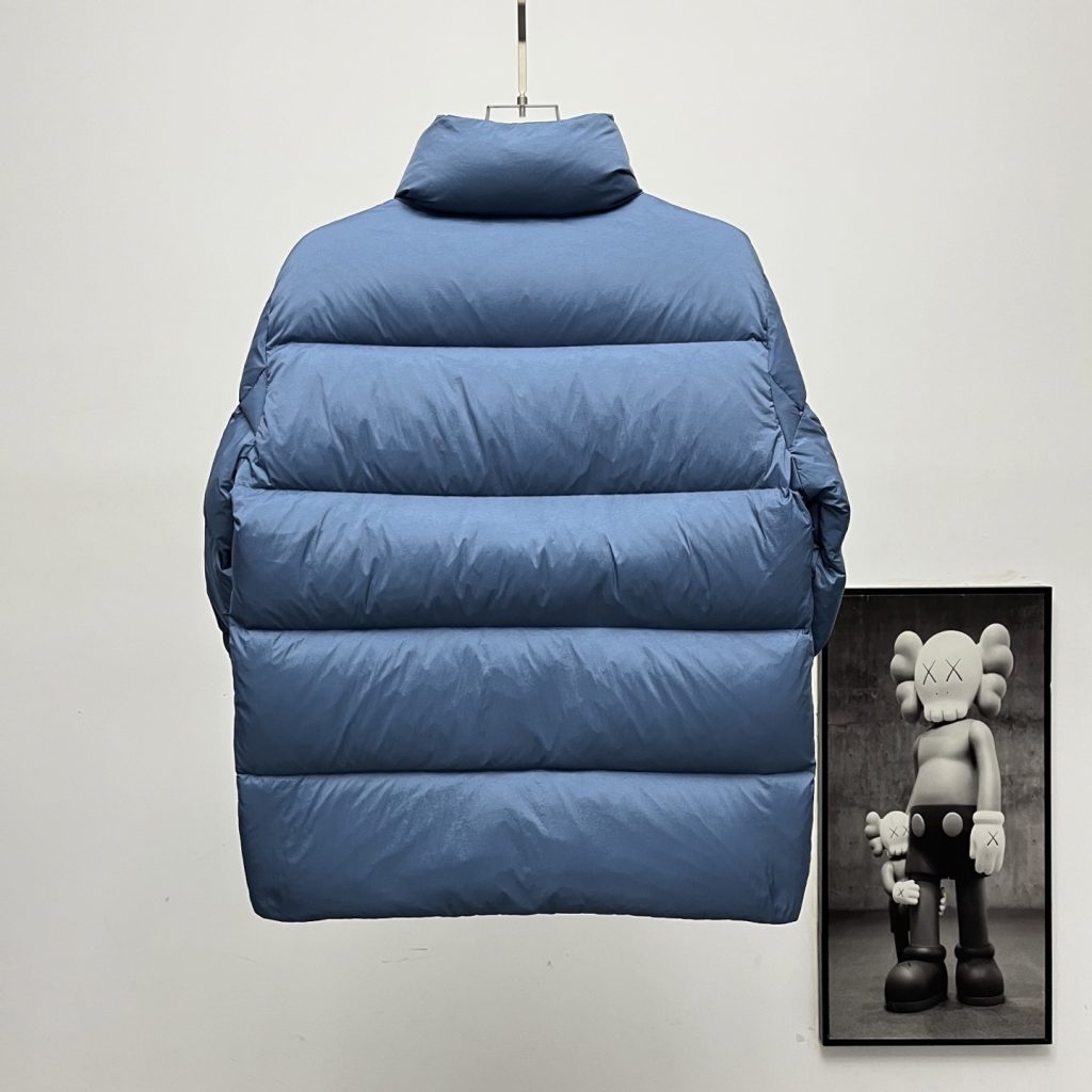 Monclerモンクレール ブルゾン ブルー 保温性抜群 スタイリッシュなデザイン シンプルな色合い ファッション性高い冬の必需品 - 画像 4